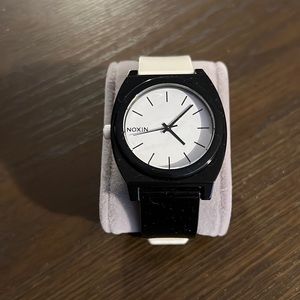 Nixon watch